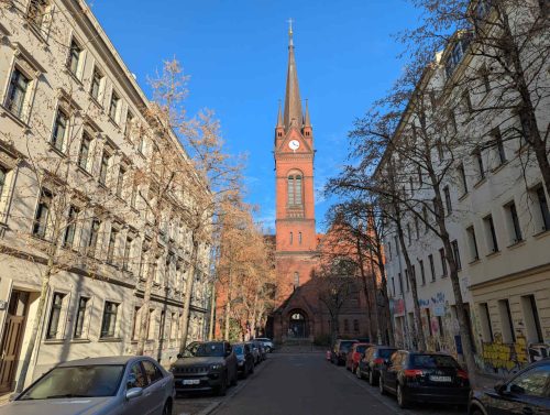 Heilig-Kreuz-Kirche in Neustadt-Neuschönefeld