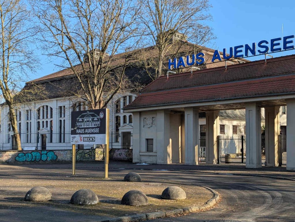 Haus-Auensee-Eingang-Leipzig-Wahren
