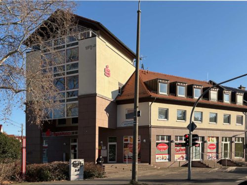 Sparkasse-und-Eisladen-Delitzscher-Str.-Ecke-Karl-Marx-Straße-Leipzig-Wiederitzsch
